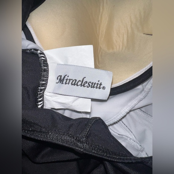 Miraclesuit Gilt Trip Muse One-Piece Swimsuit Size Small EUC - Picture 10 of 13